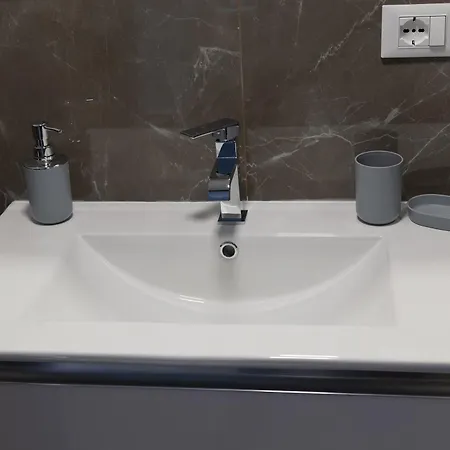 4 ゲストハウス 3*