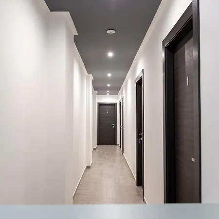 Πανσιόν 4 *